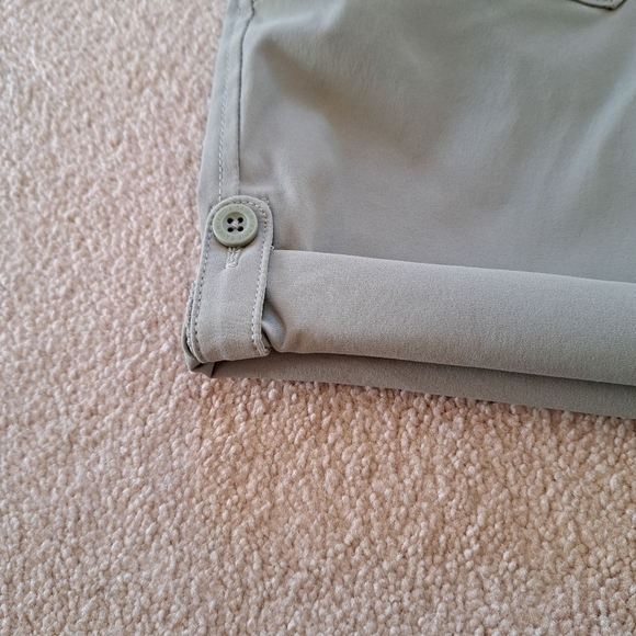 Eddie Bauer Bermuda Shorts Women's Size 4 Green Rolled Hem Neutral Shorts - Picture 8 of 11